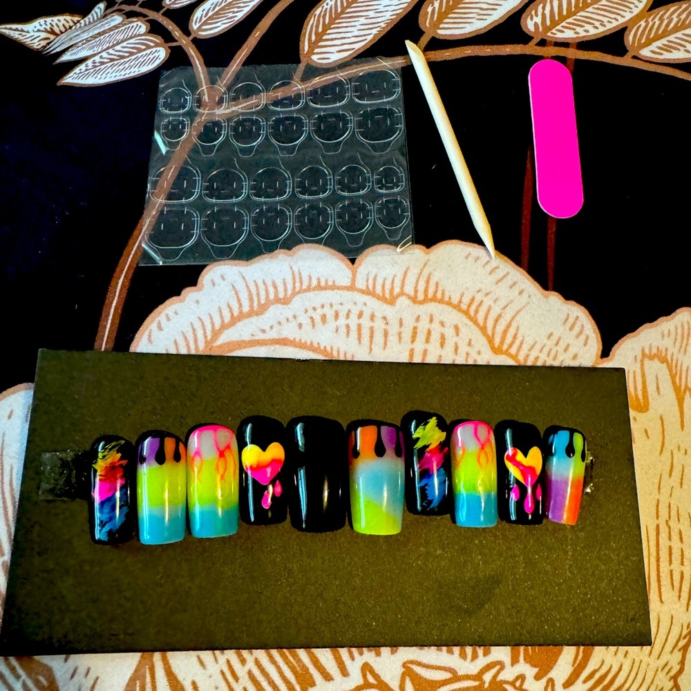 Hand painted Glue On gel nails. Size xl